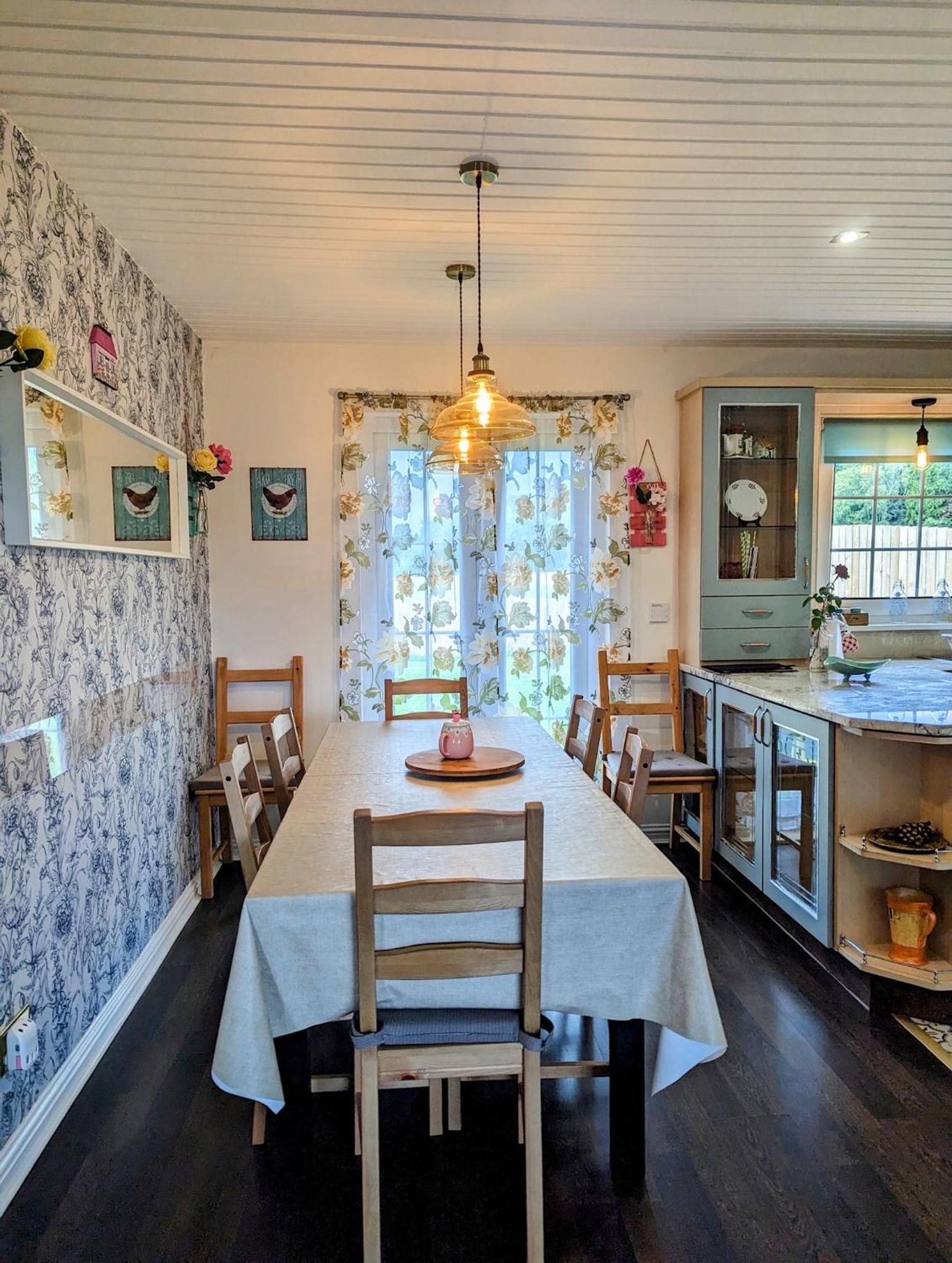 FINN VILLAGE "Mountain View Cottage" Private Garden, 9-seater HOT TUB, Firepit & Pizza Stove view 2