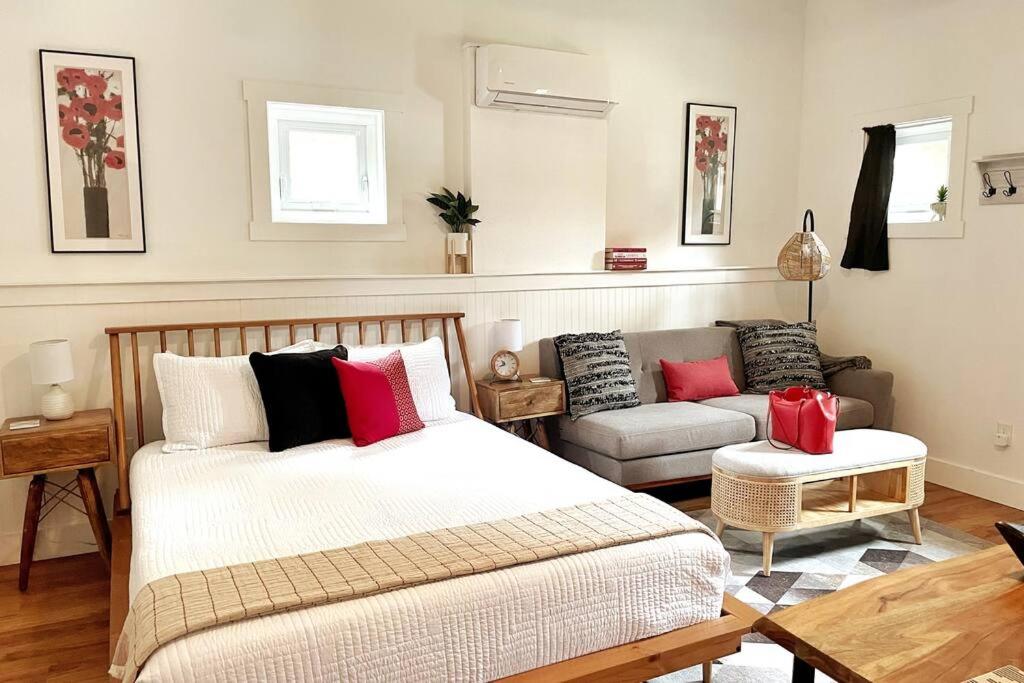 L Studio Close to Downtown Beaches Wineries