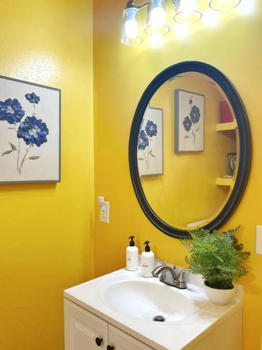 L Studio Close to Downtown Beaches Wineries