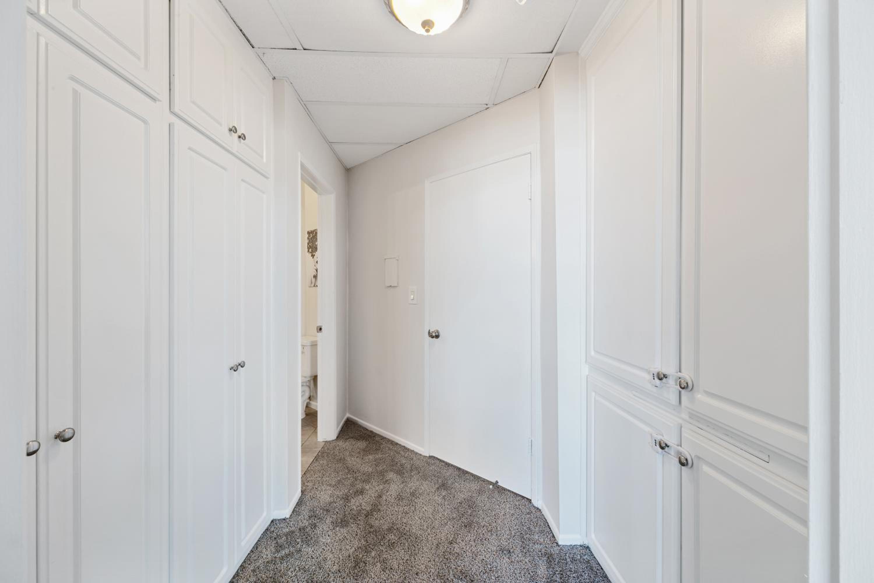 Beverly Hills Glamour Oasis 2 BR Apt with Parking 304