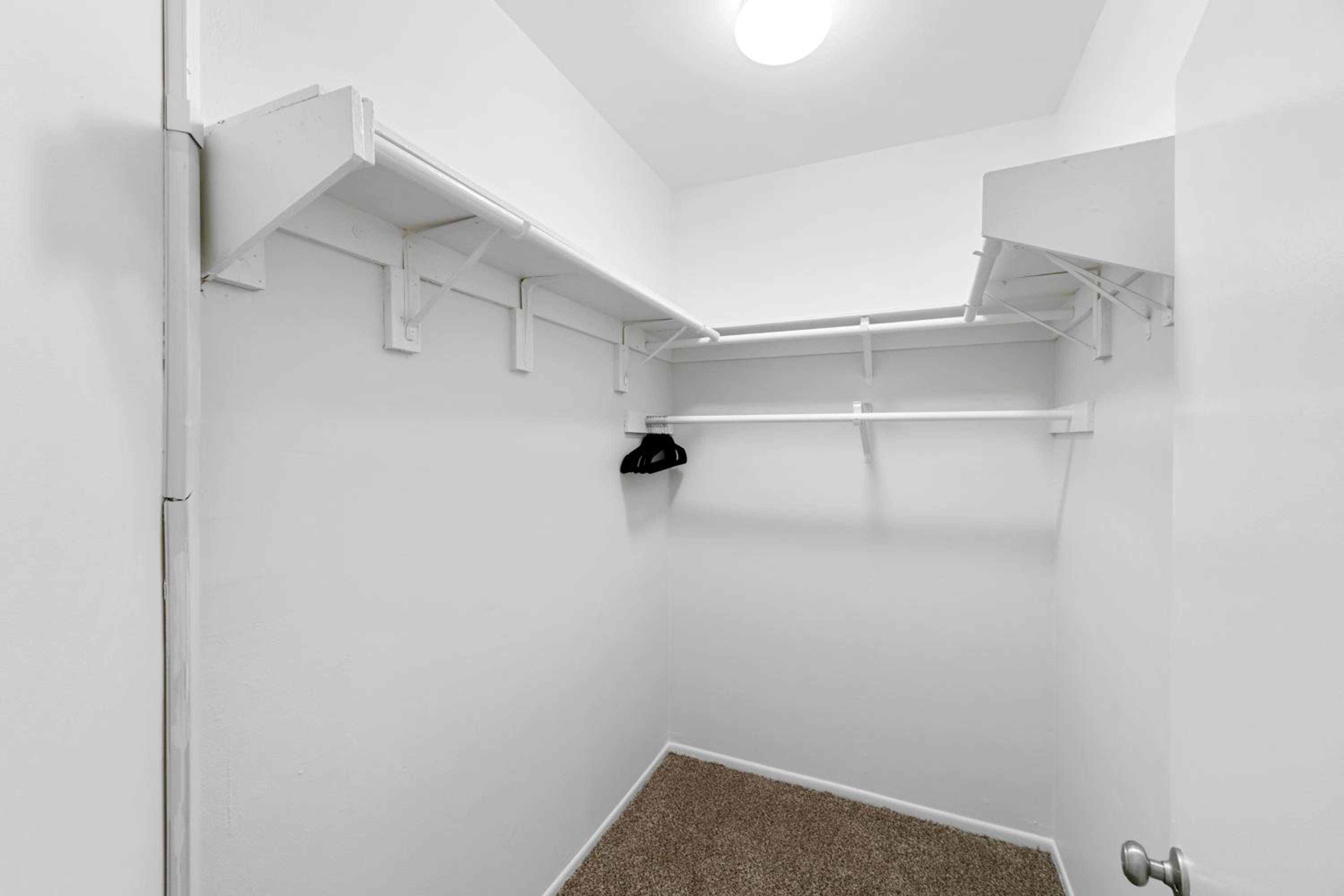 Beverly Hills Glamour Oasis 2 BR Apt with Parking 304