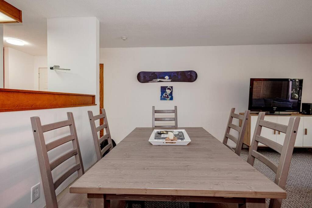 The Great Escape–2 Bdrm w/Private Sauna in Village