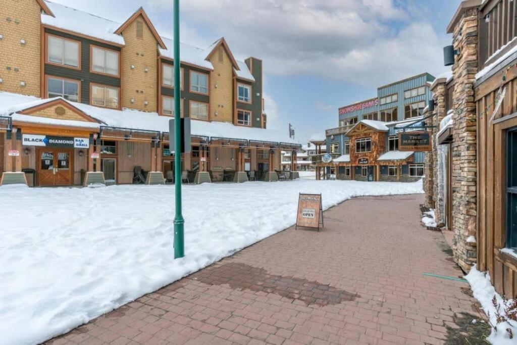 The Great Escape–2 Bdrm w/Private Sauna in Village