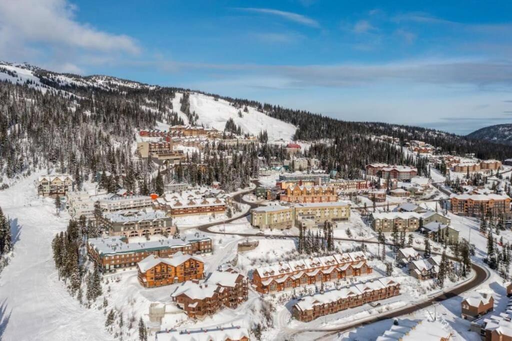 The Great Escape–2 Bdrm w/Private Sauna in Village