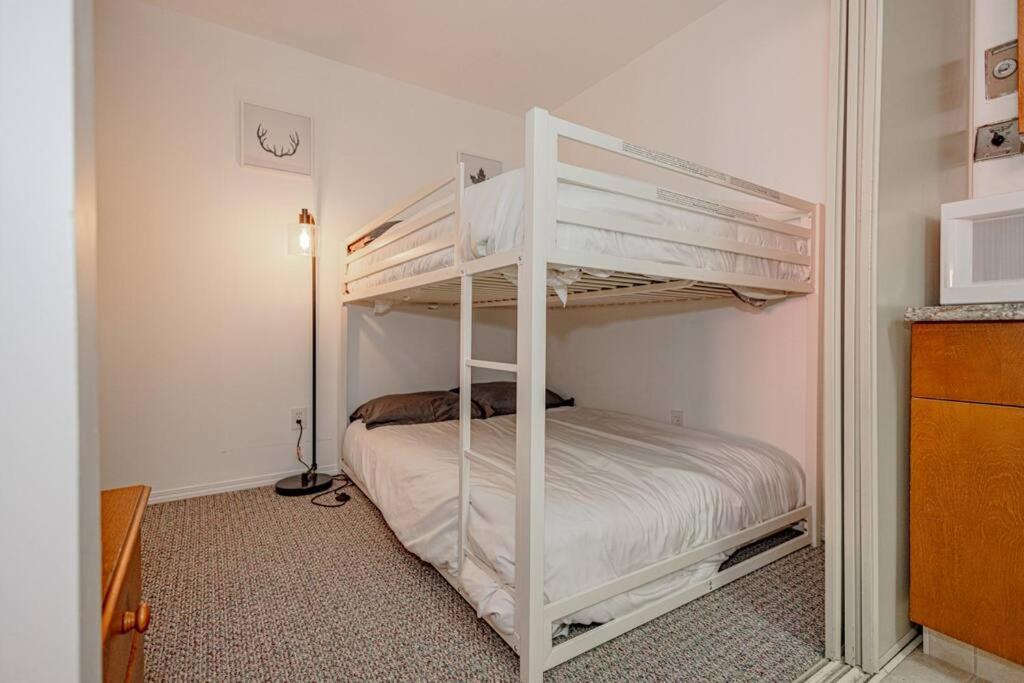 The Great Escape–2 Bdrm w/Private Sauna in Village