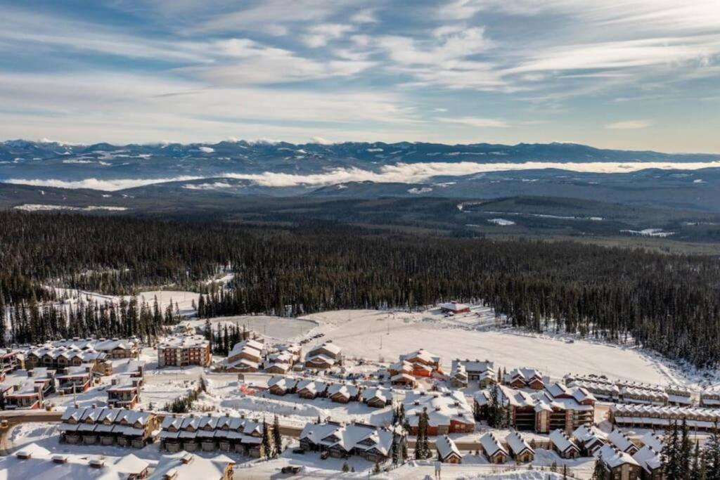 The Great Escape–2 Bdrm w/Private Sauna in Village
