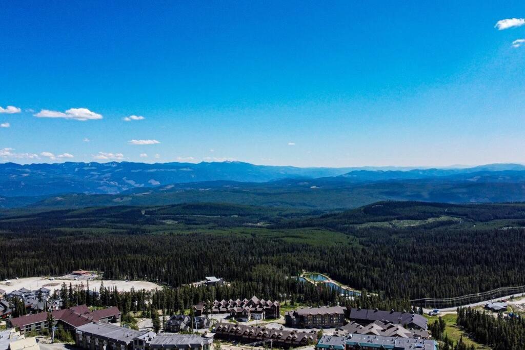 The Great Escape–2 Bdrm w/Private Sauna in Village