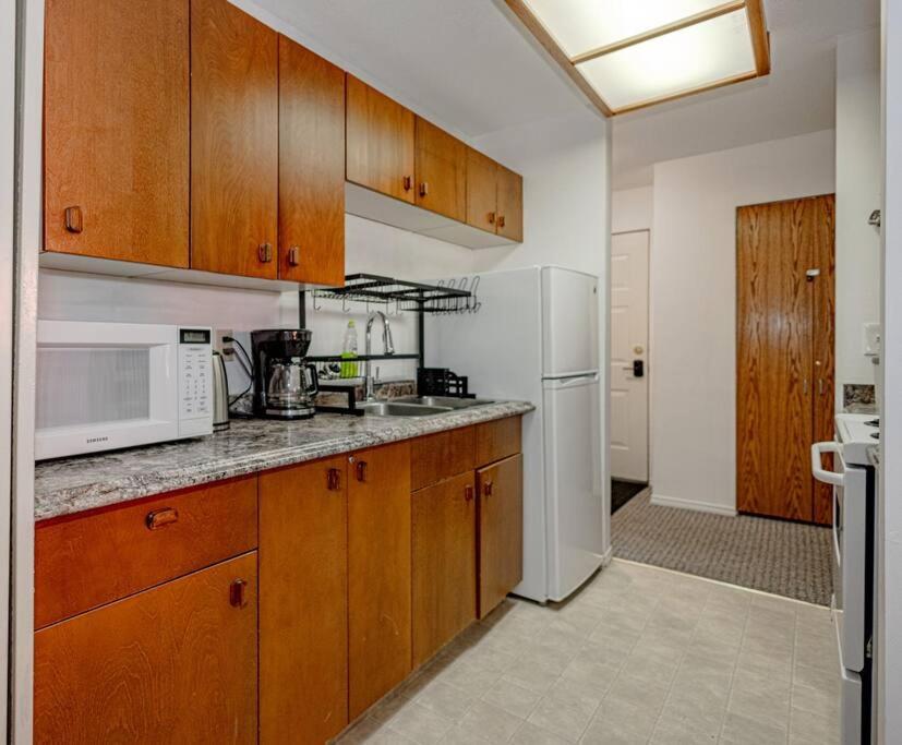 The Great Escape–2 Bdrm w/Private Sauna in Village