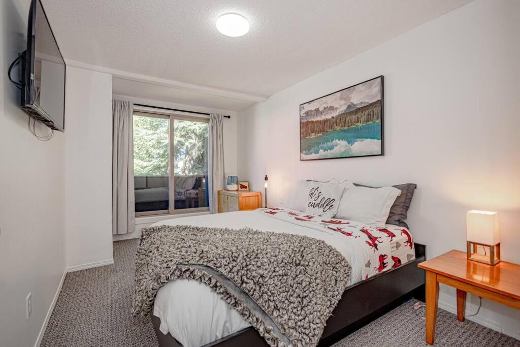 The Great Escape–2 Bdrm w/Private Sauna in Village