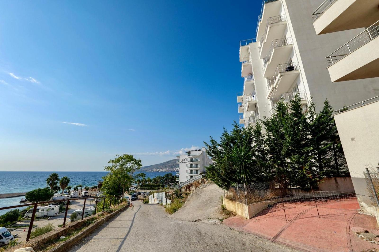 Coral Paradise Apartament in the first line of the sea
