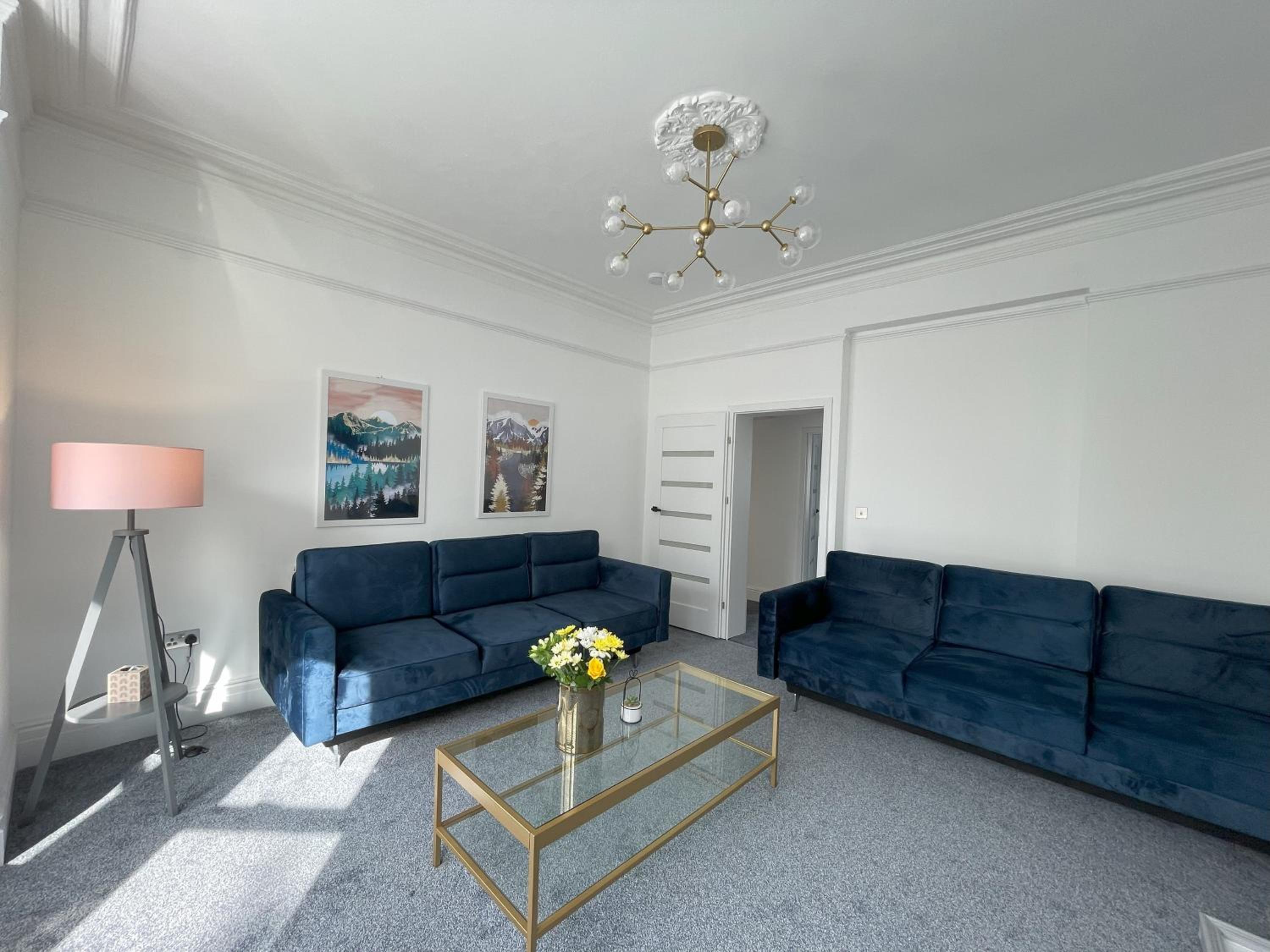 Wind and Waves Apartment by Seaside Llandudno