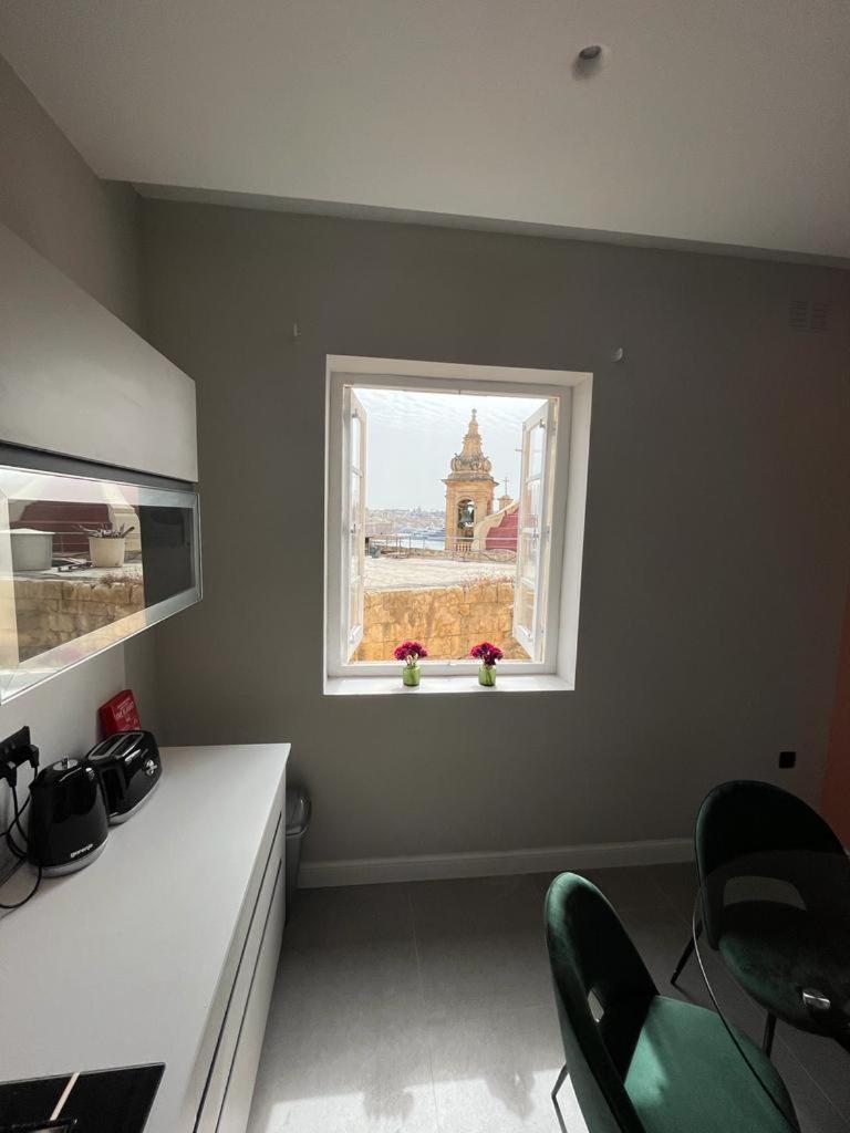 Valletta heart, 3-room superior apartment view 4
