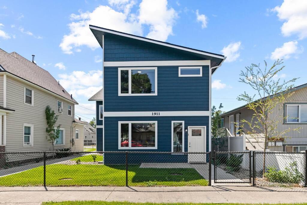 Hotel Brand New 3BD 2 5BTH Triplex Unit Near Downtown - Image 1