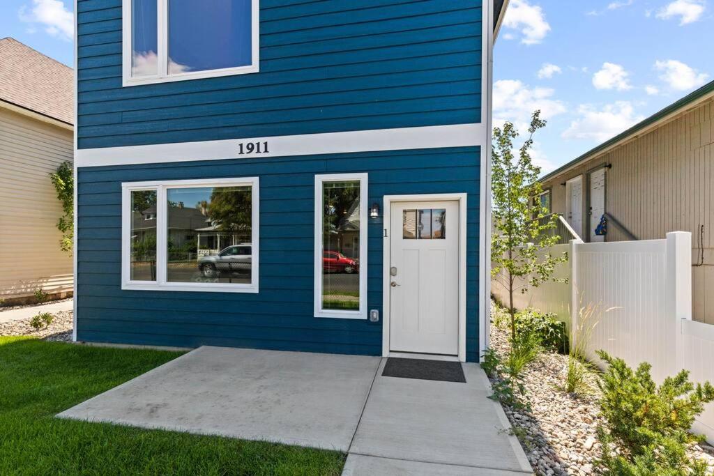 Brand New 3BD 2 5BTH Triplex Unit Near Downtown view 3