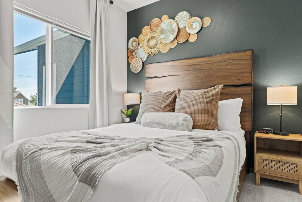 Brand New 3BD 2 5BTH Triplex Unit Near Downtown view 4