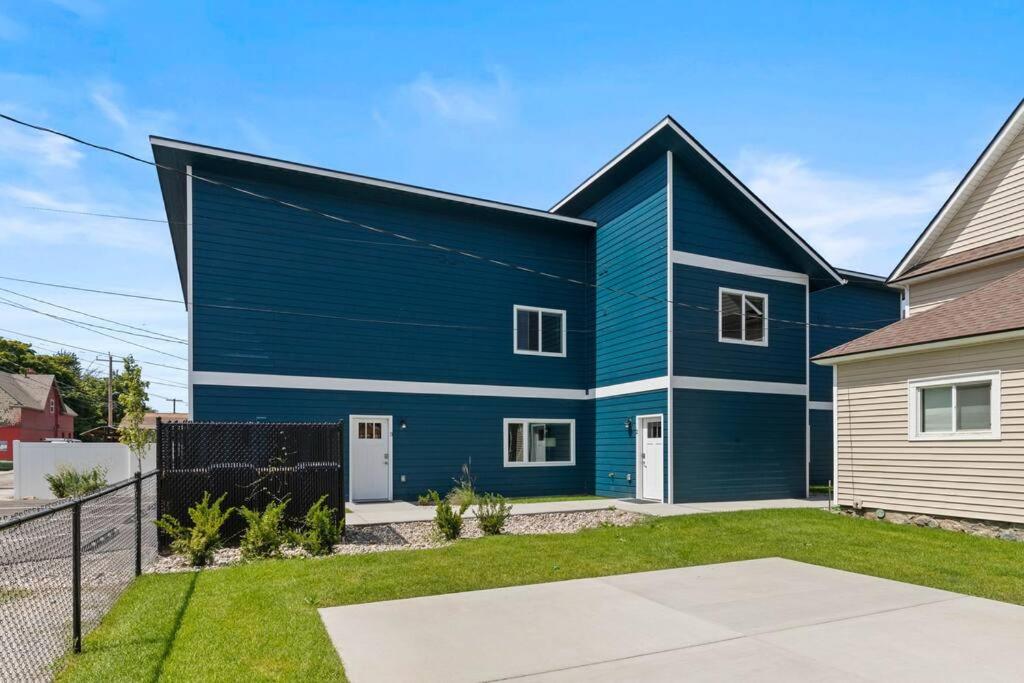 Hotel Brand New 2BD 1 5BTH Triplex Unit Near Downtown - Image 1