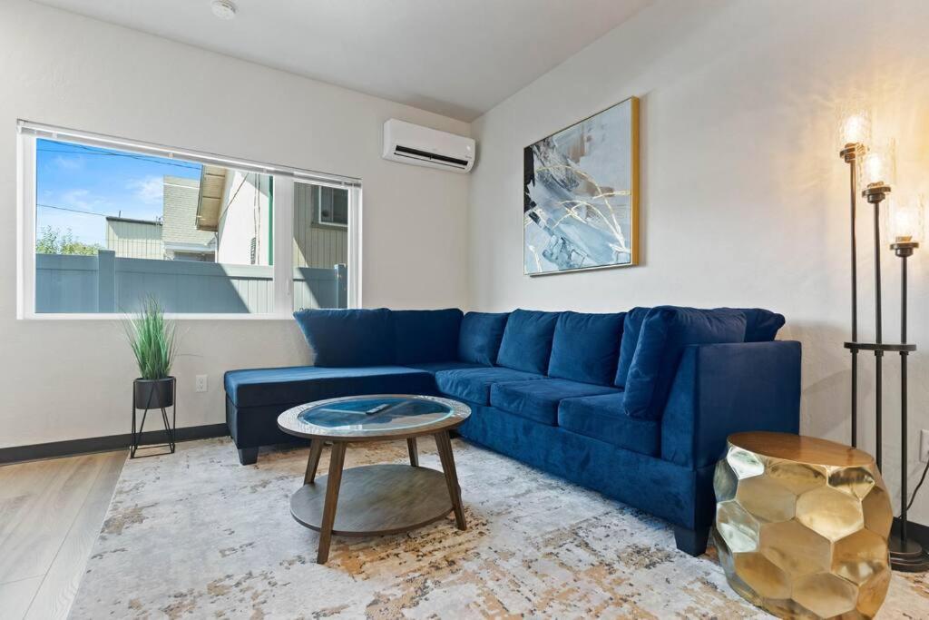 Brand New 2BD 1 5BTH Triplex Unit Near Downtown view 4