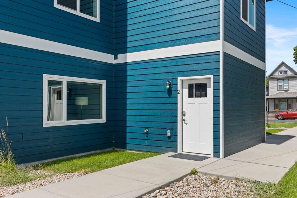 Brand New 2BD 1 5BTH Triplex Unit Near Downtown view 5