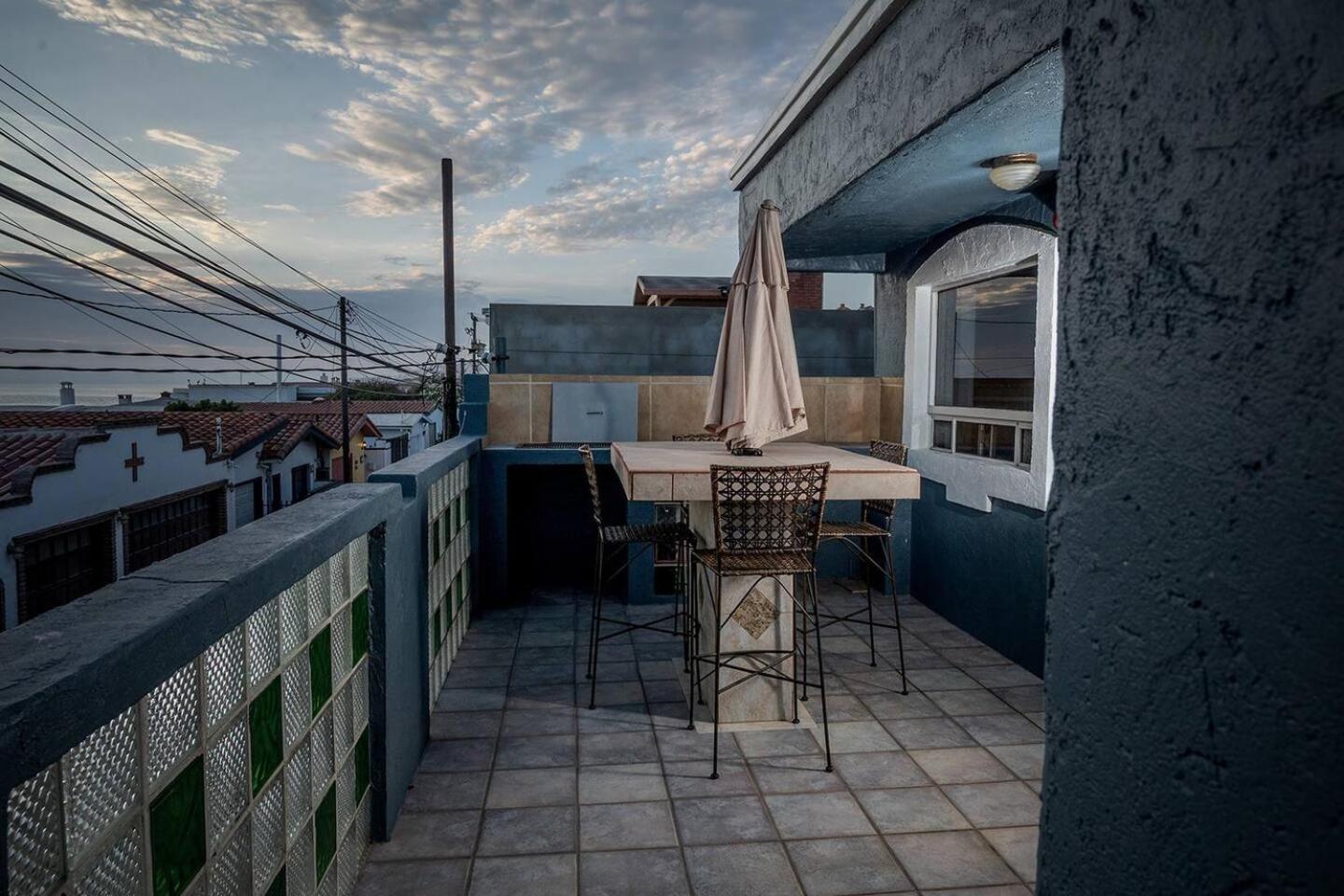 La Casa de Abajo view 2