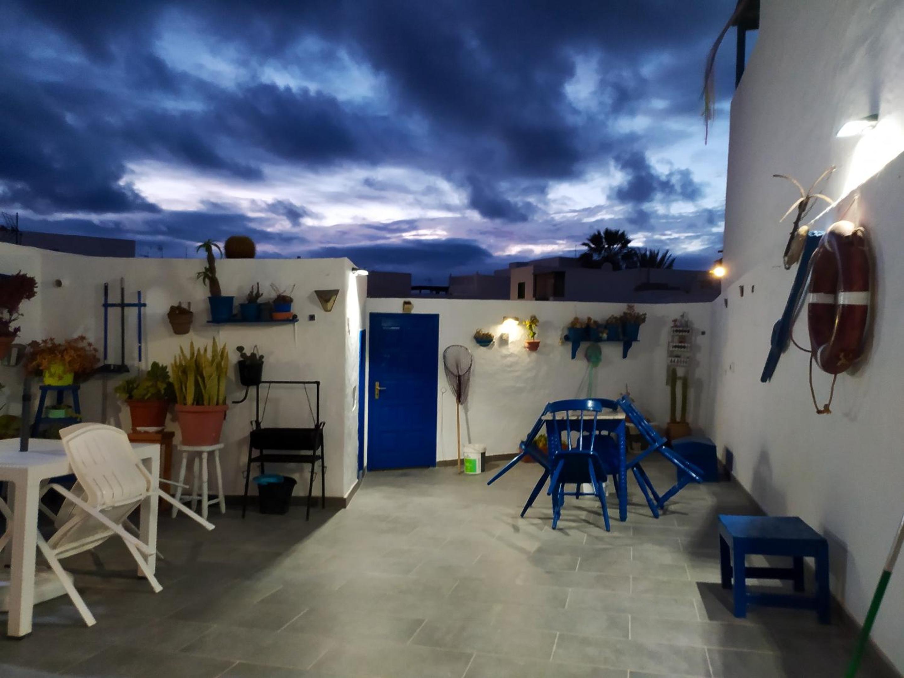 Cozy House in El Golfo + Terrace