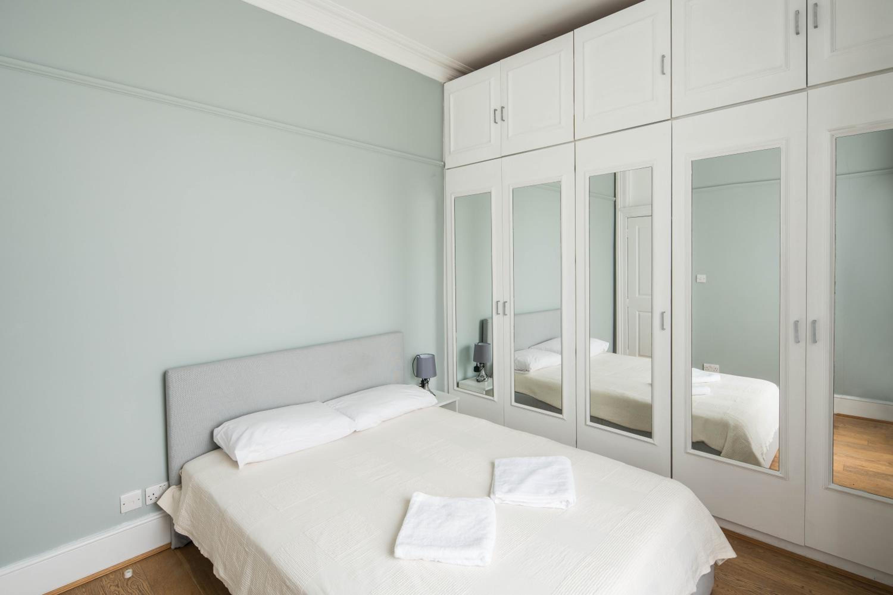 Gloucester Station Gem: 3 Bedroom Oasis