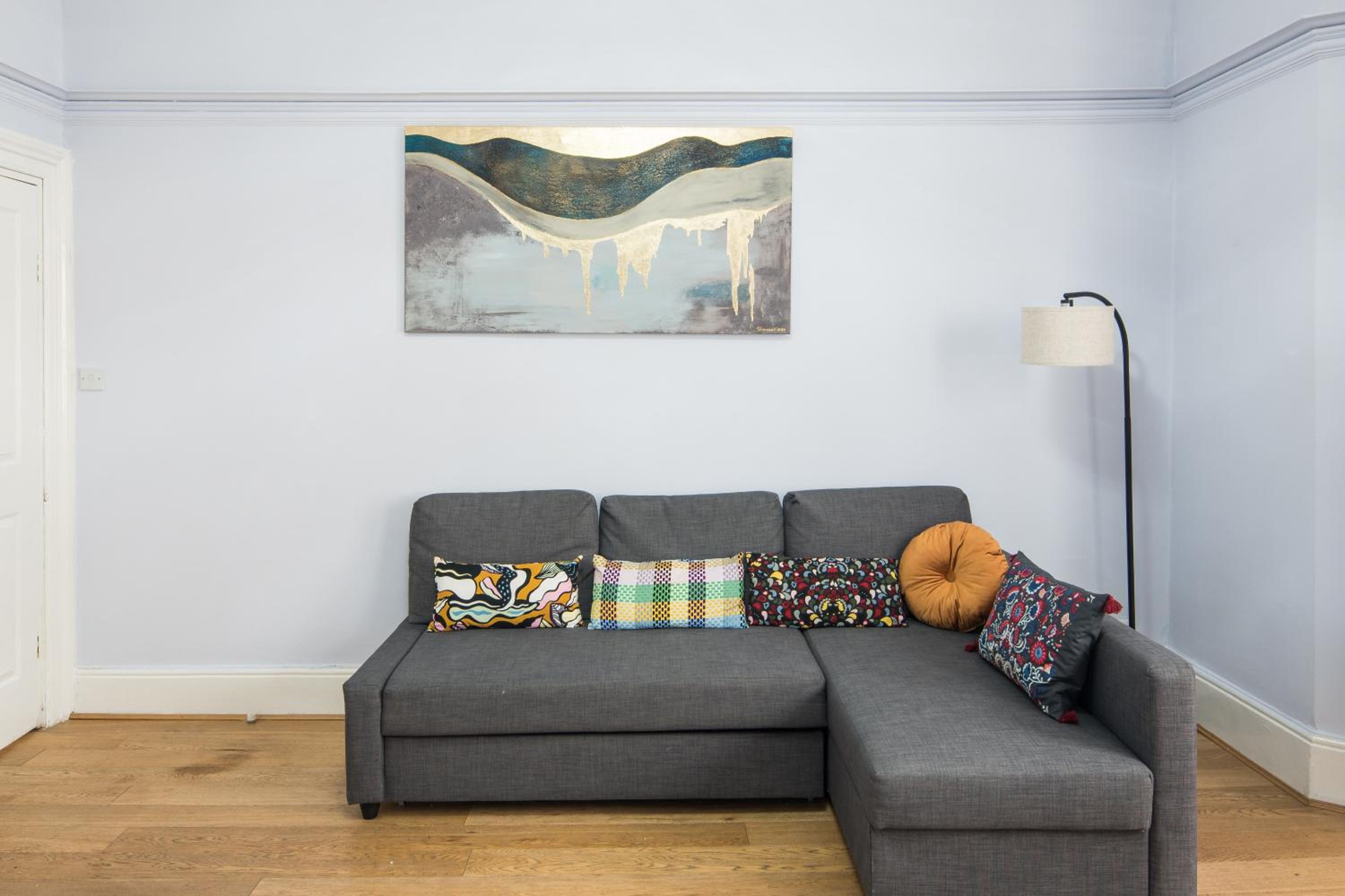 Gloucester Station Gem: 3 Bedroom Oasis