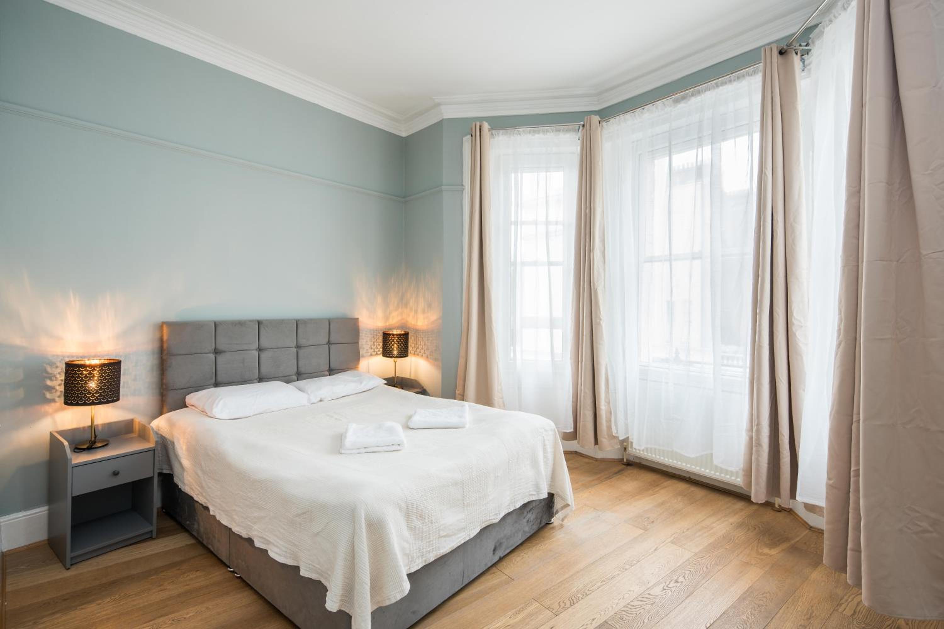 Gloucester Station Gem: 3 Bedroom Oasis