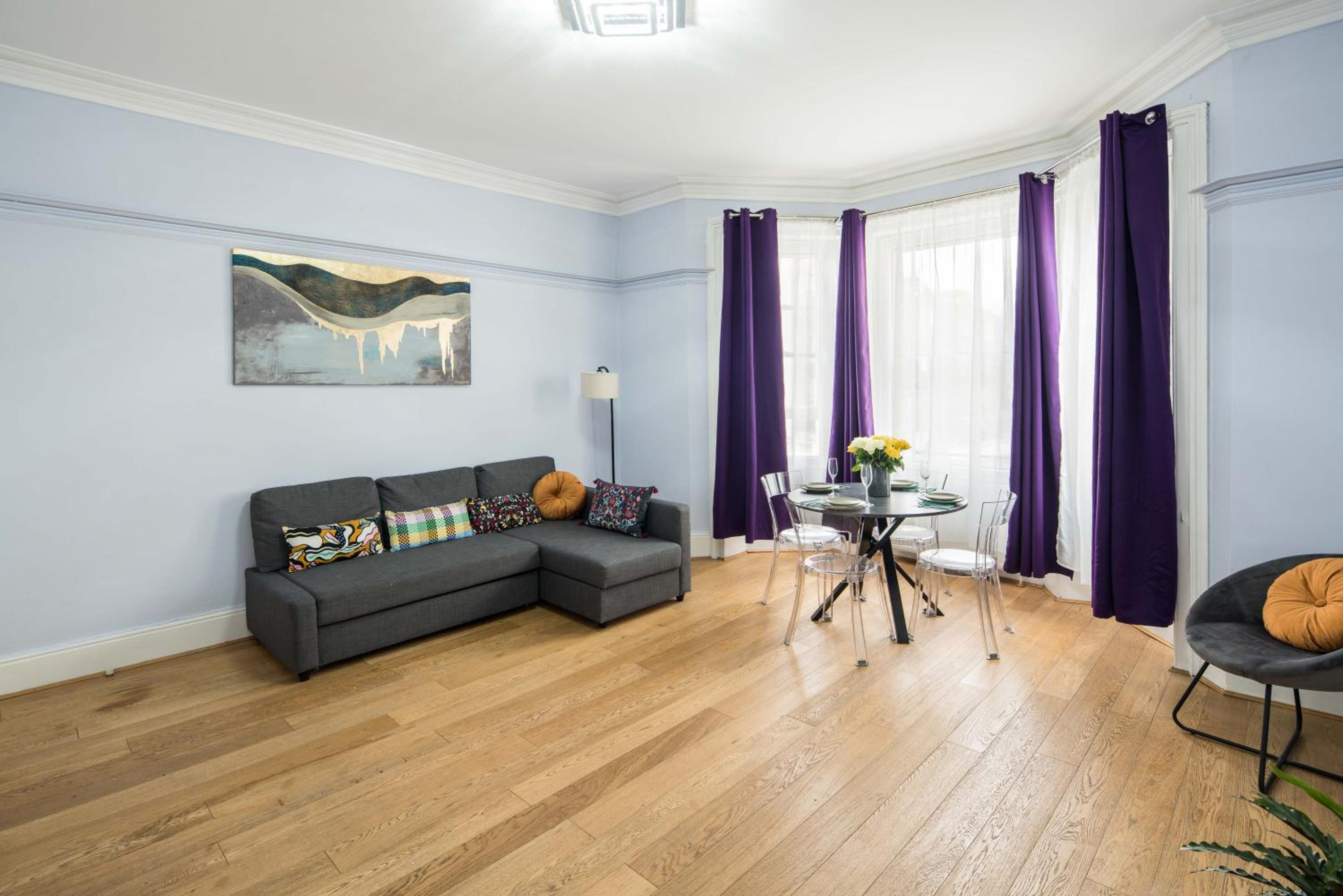 Gloucester Station Gem: 3 Bedroom Oasis