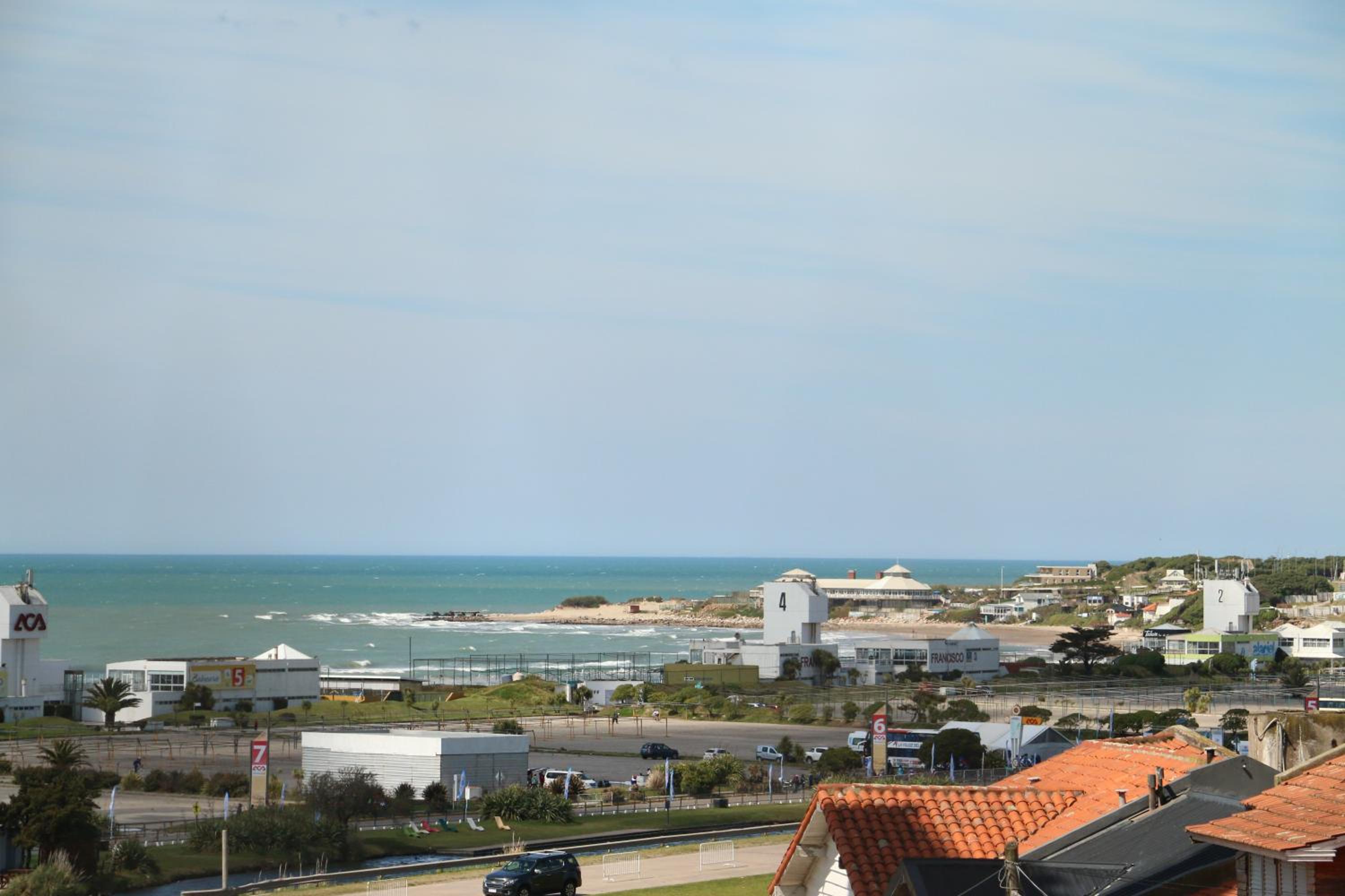 Chula Vista SICILIA - Depto 2 amb cochera, aire y parrilla con vista latera a mar en Punta Mogotes