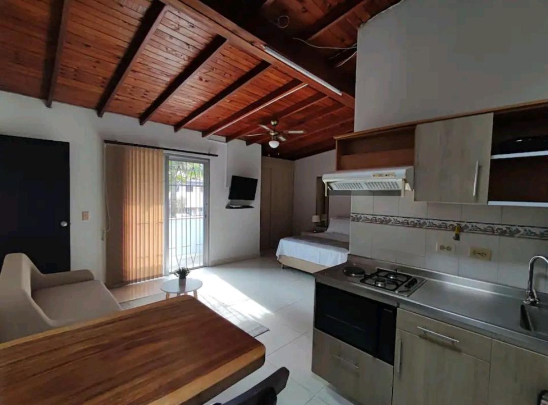 apartamento loft a media cuadra de la estación floresta