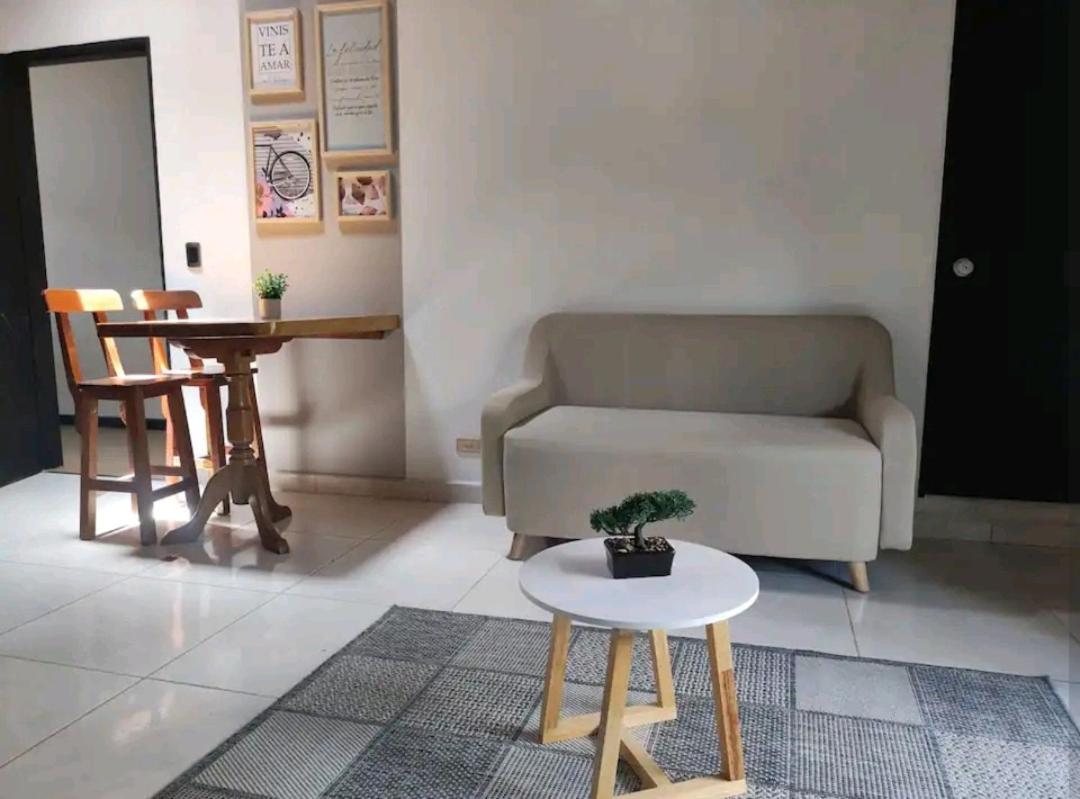 apartamento loft a media cuadra de la estación floresta
