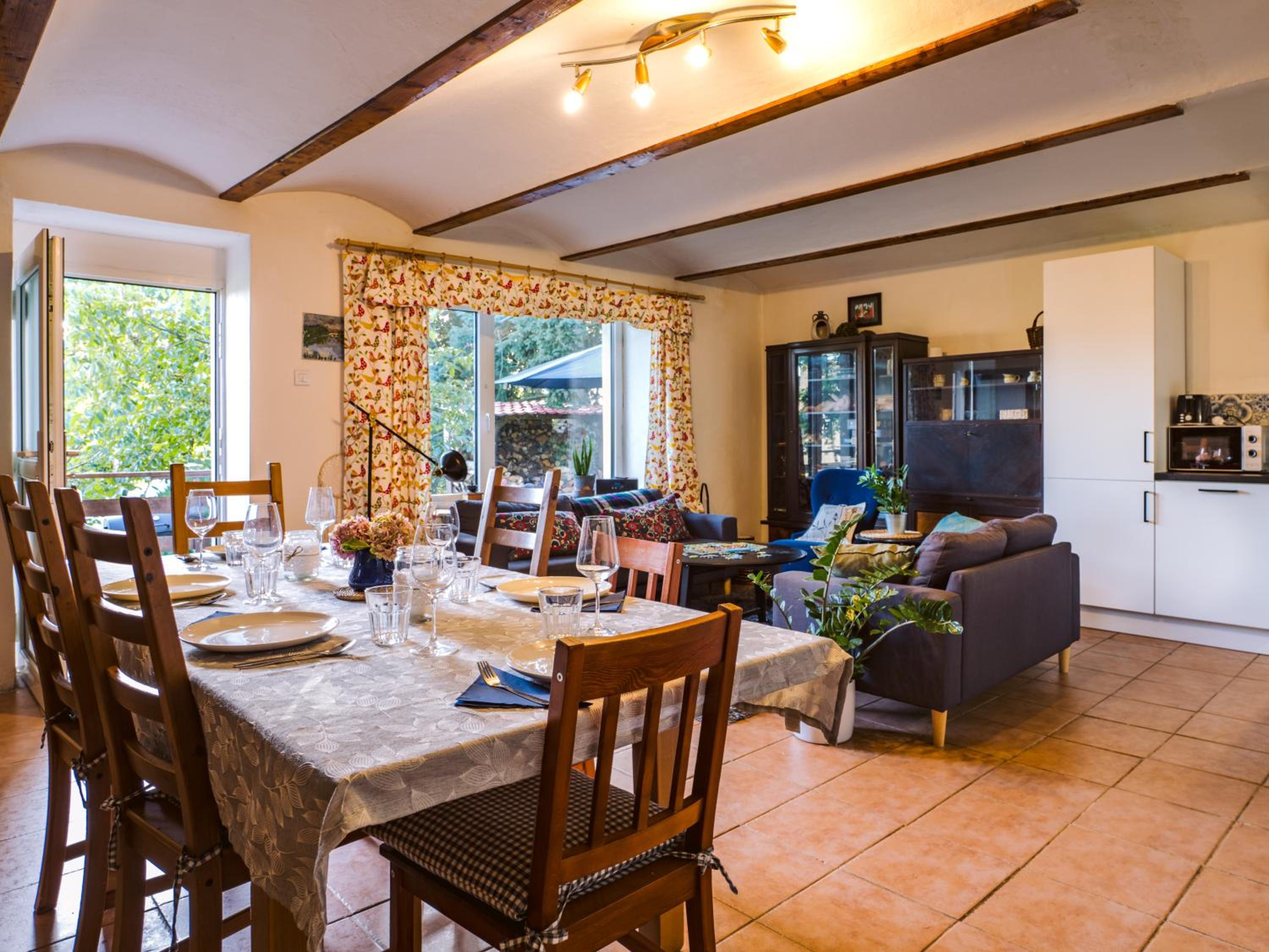 Terra Farma Cottage, cozy urban escapes here!
