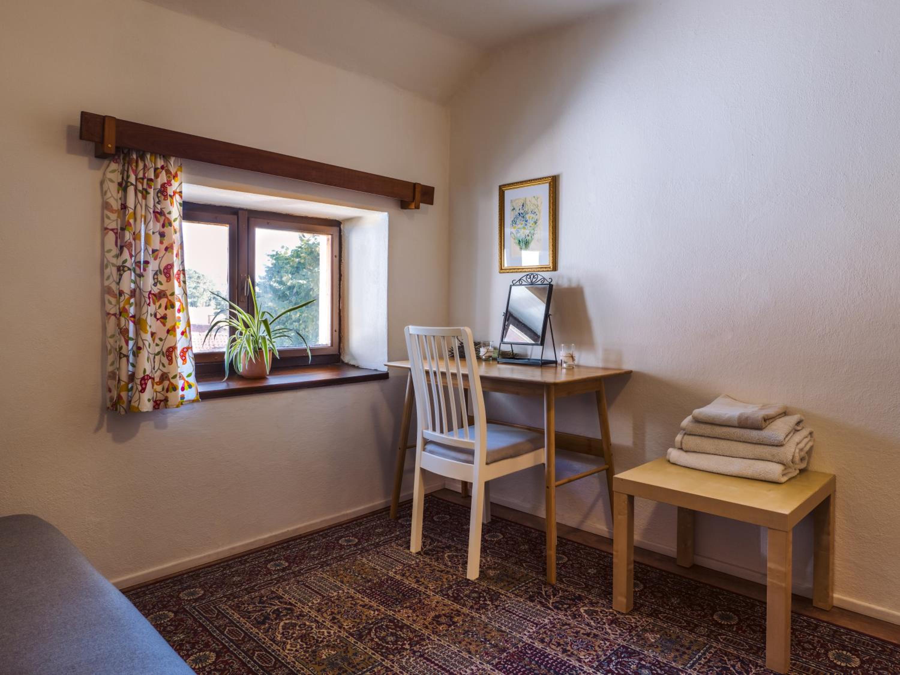 Terra Farma Cottage, cozy urban escapes here!