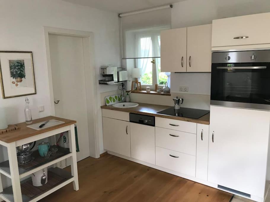 Ferienhaus mit Garten und Balkon
