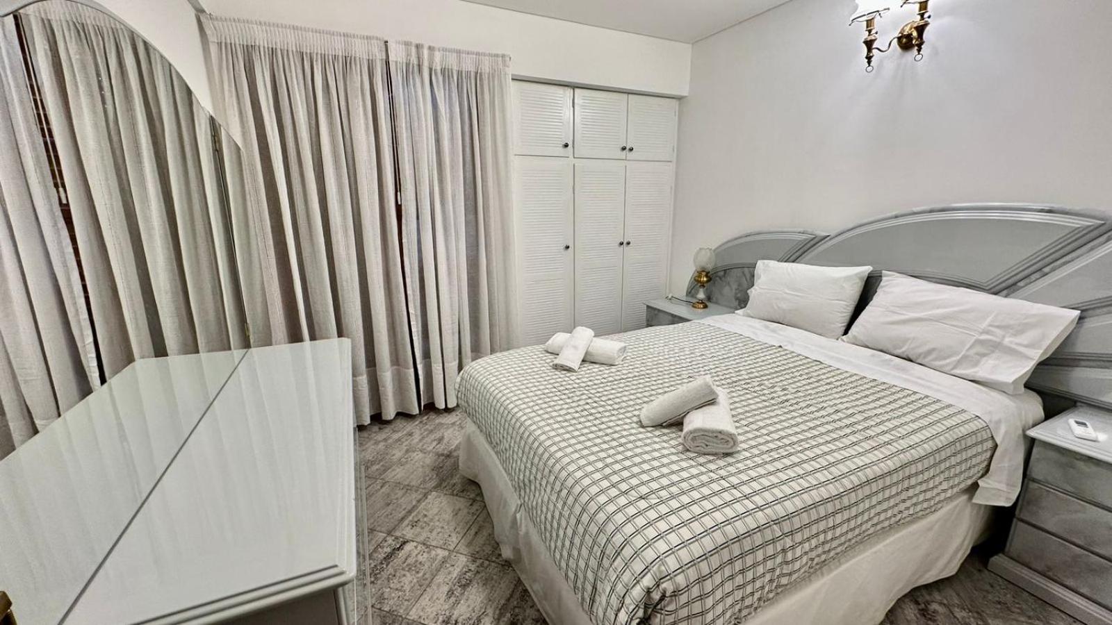 CASA TRIPLEX 180 mts CON GARAJE PARA 2 VEHÍCULOS GRANDES EN Bº SANTA GENOVEVA