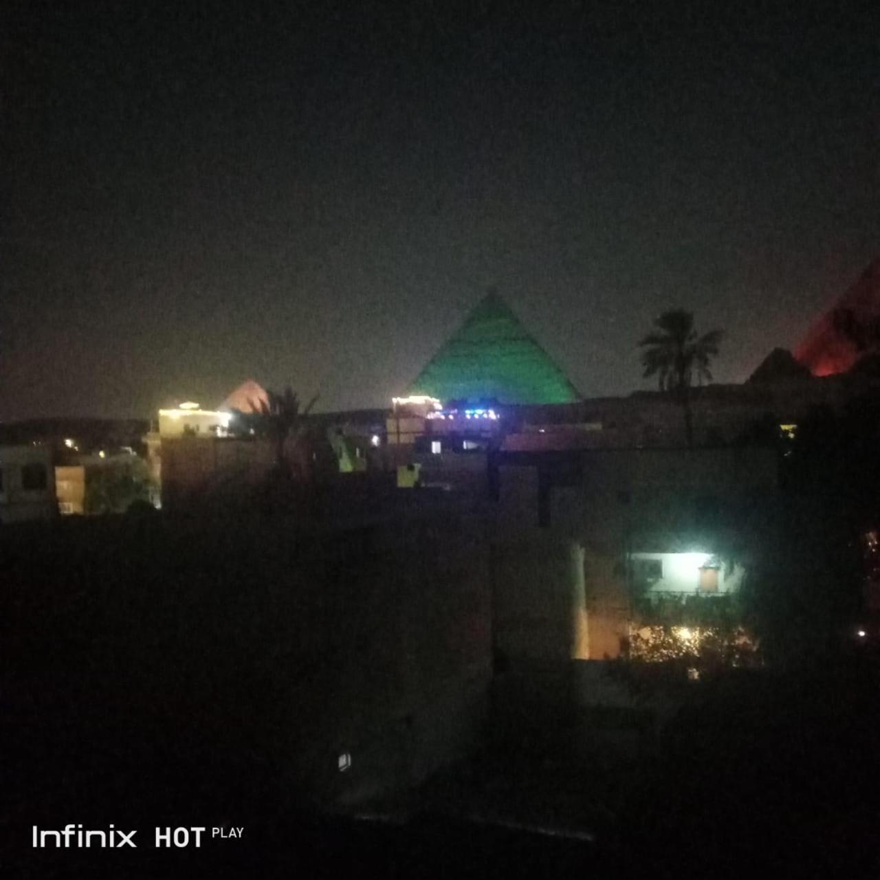 Store pyrmids view