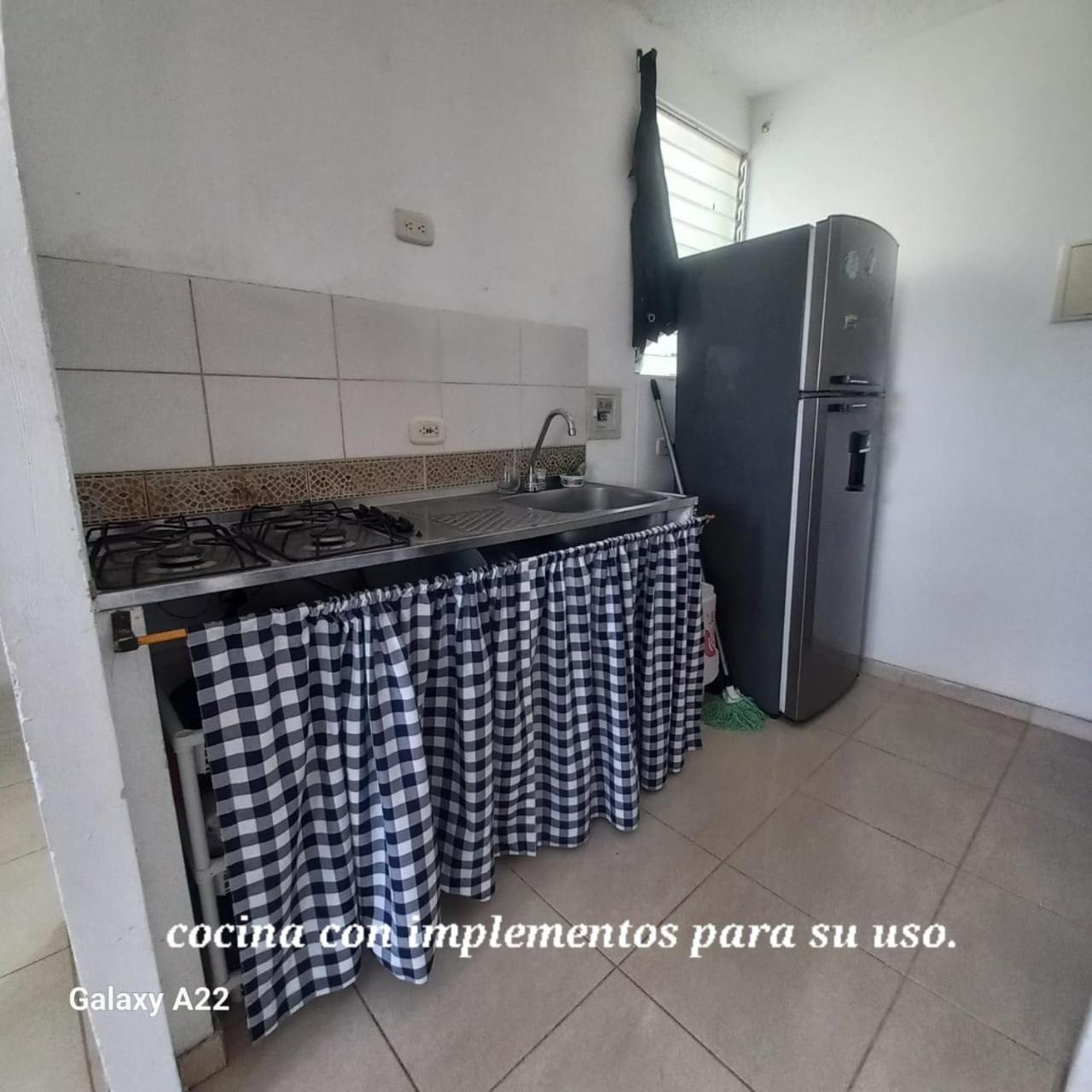 HABITACION EN APARTAMENTO COMPARTIDO - VENTILADOR ( SIN AIRE ACONDICIONADO )