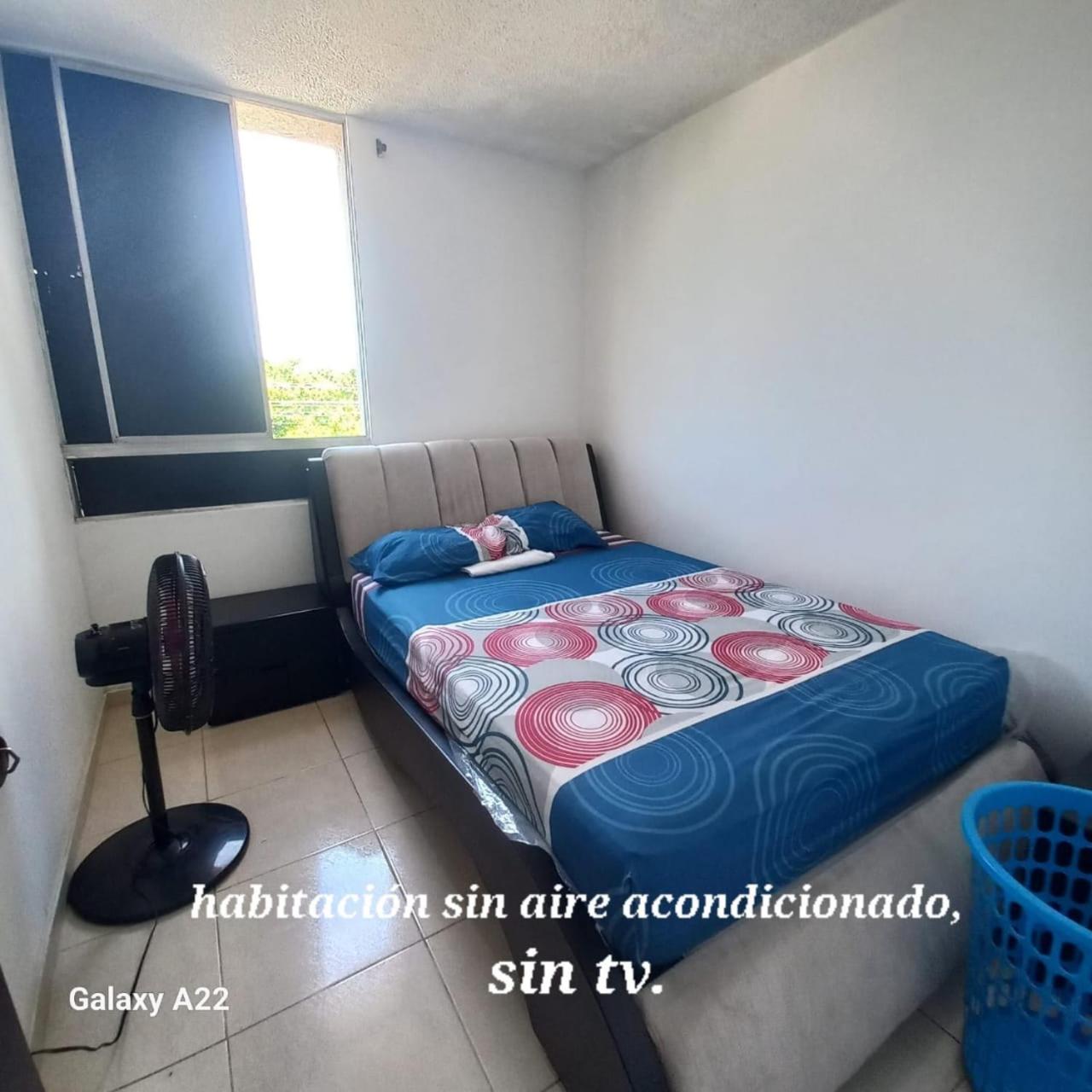 HABITACION EN APARTAMENTO COMPARTIDO - VENTILADOR ( SIN AIRE ACONDICIONADO )