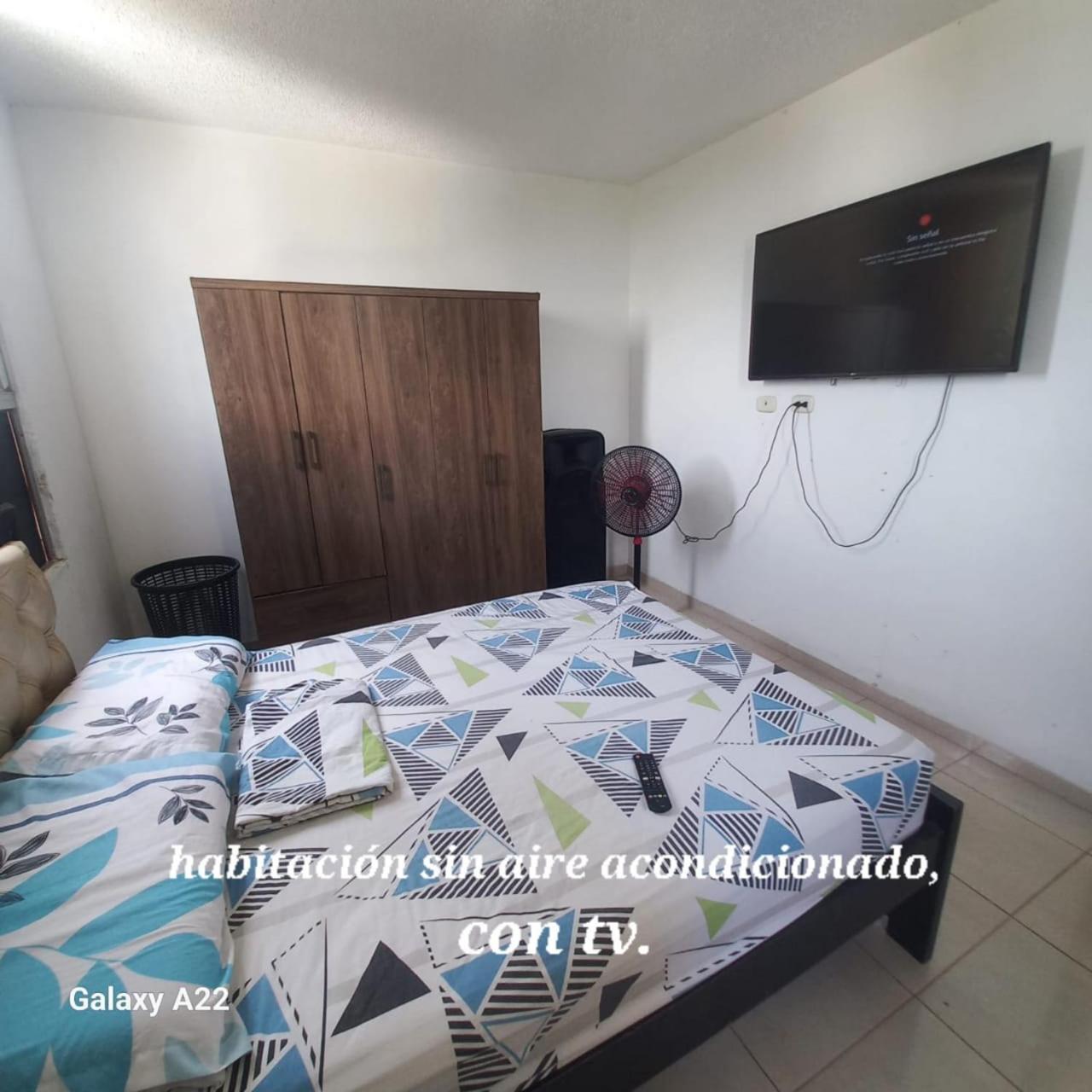 HABITACION EN APARTAMENTO COMPARTIDO - VENTILADOR ( SIN AIRE ACONDICIONADO )