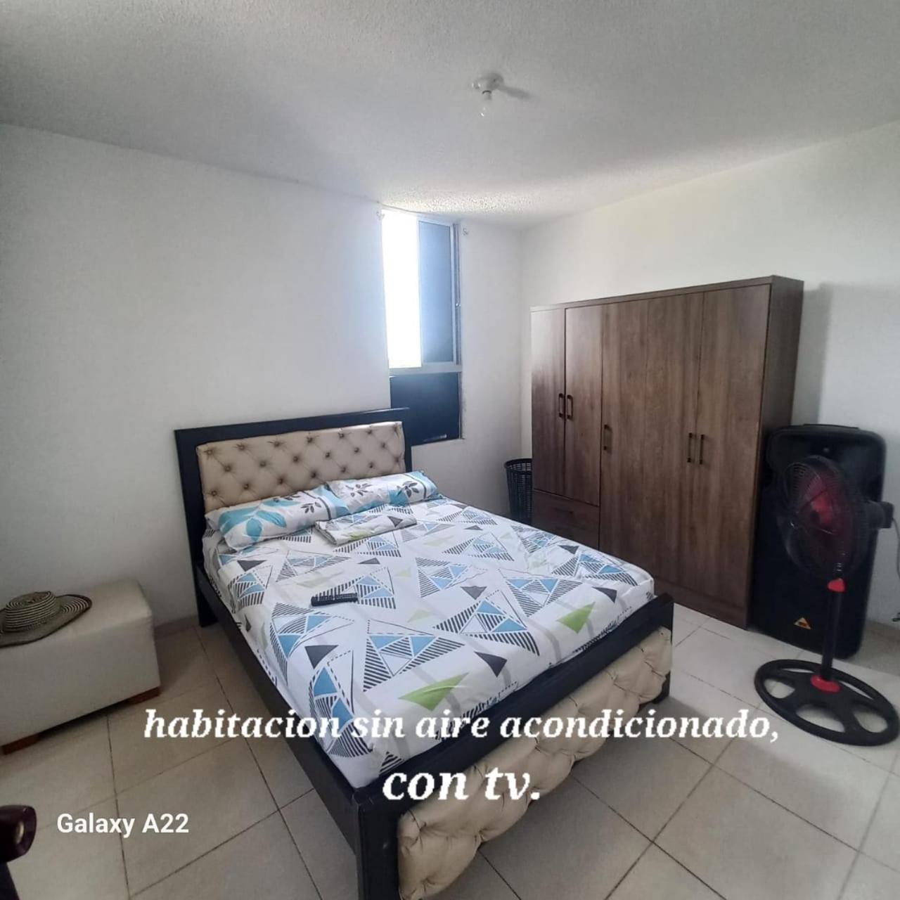 HABITACION EN APARTAMENTO COMPARTIDO - VENTILADOR ( SIN AIRE ACONDICIONADO )
