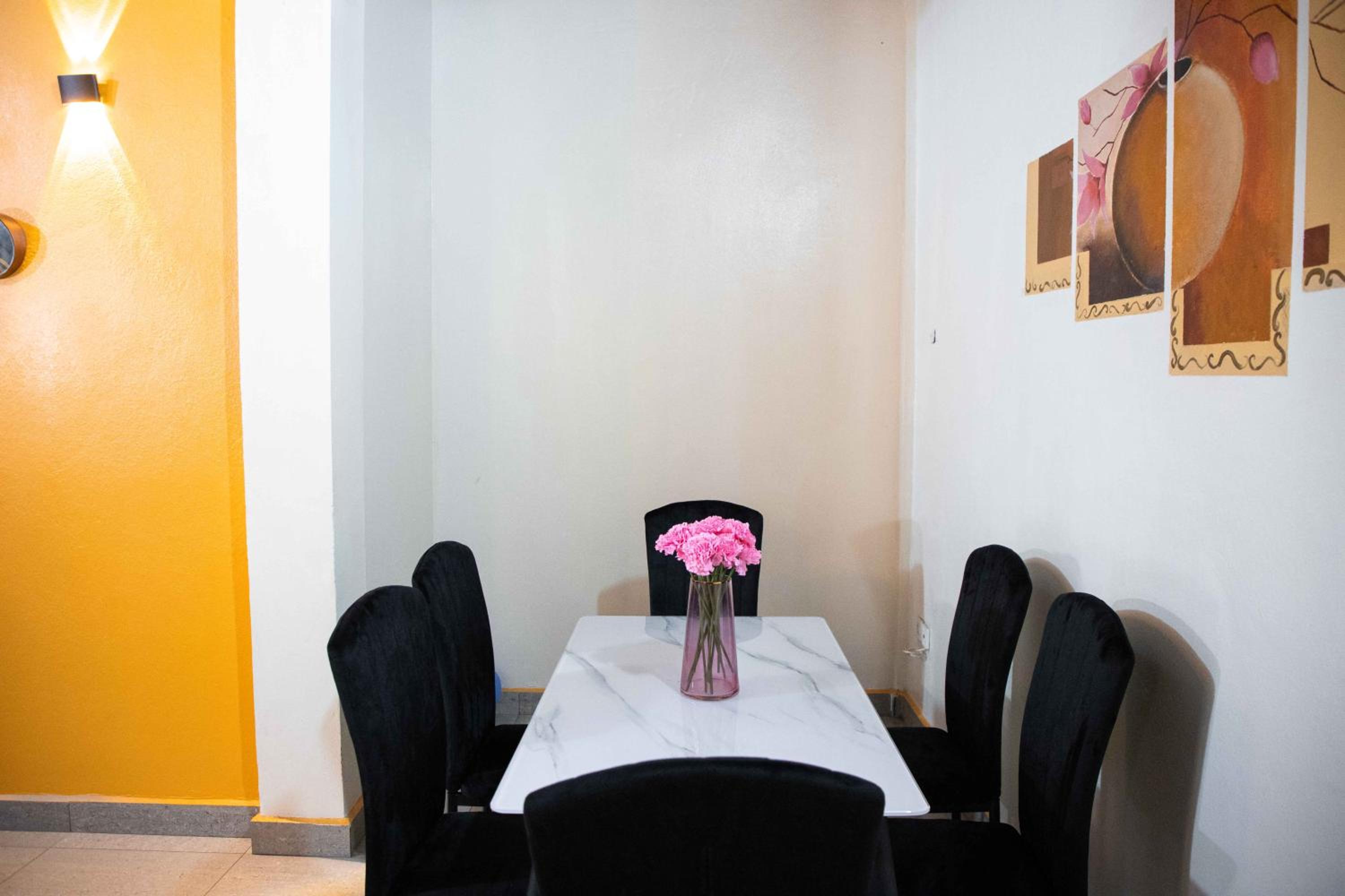 Hypo Guest Lounge