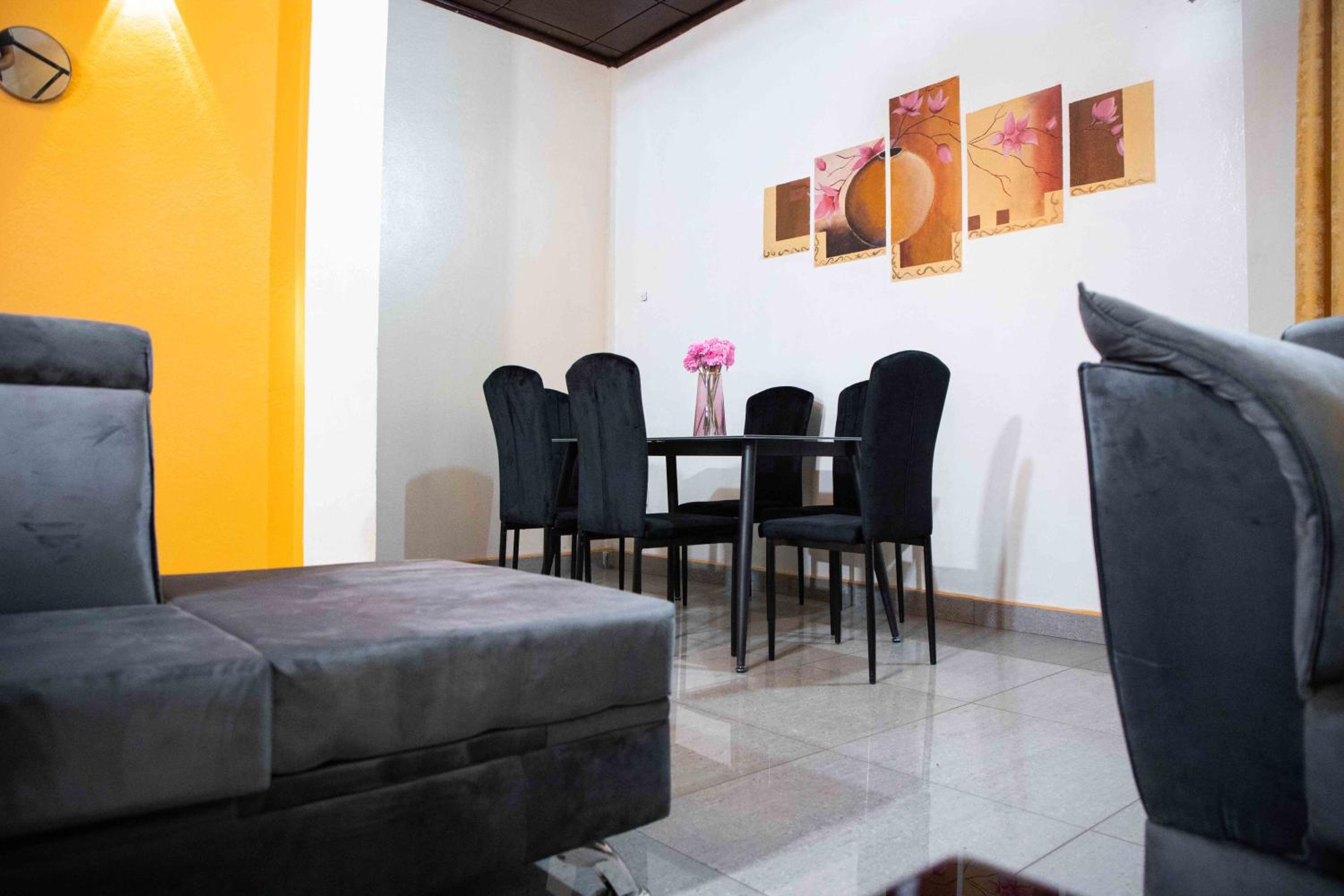 Hypo Guest Lounge
