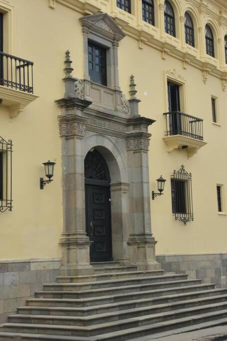 Calma en el centro de Popayán con mobiliario nuevo