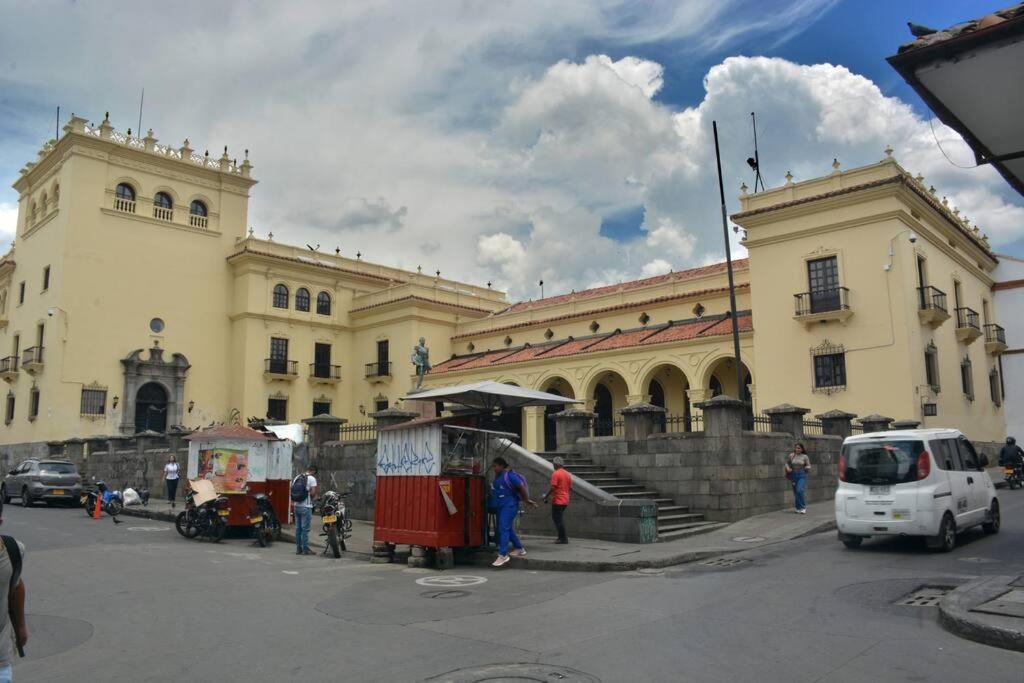 Calma en el centro de Popayán con mobiliario nuevo