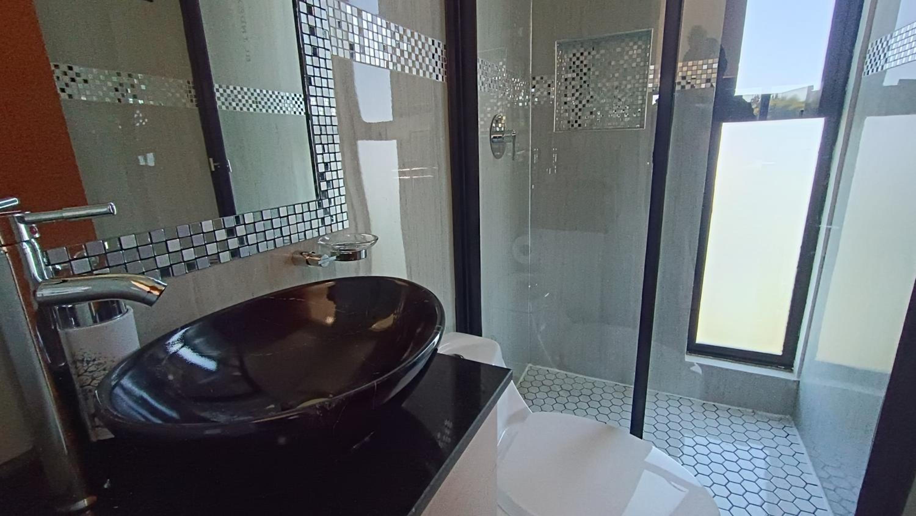 Parcela PLANA con Casa Vista al Mar y Valle, WIFI, TV CABLE, UBICACIÓN PRIVILEGIADA, Portón Automático, PRIVADA