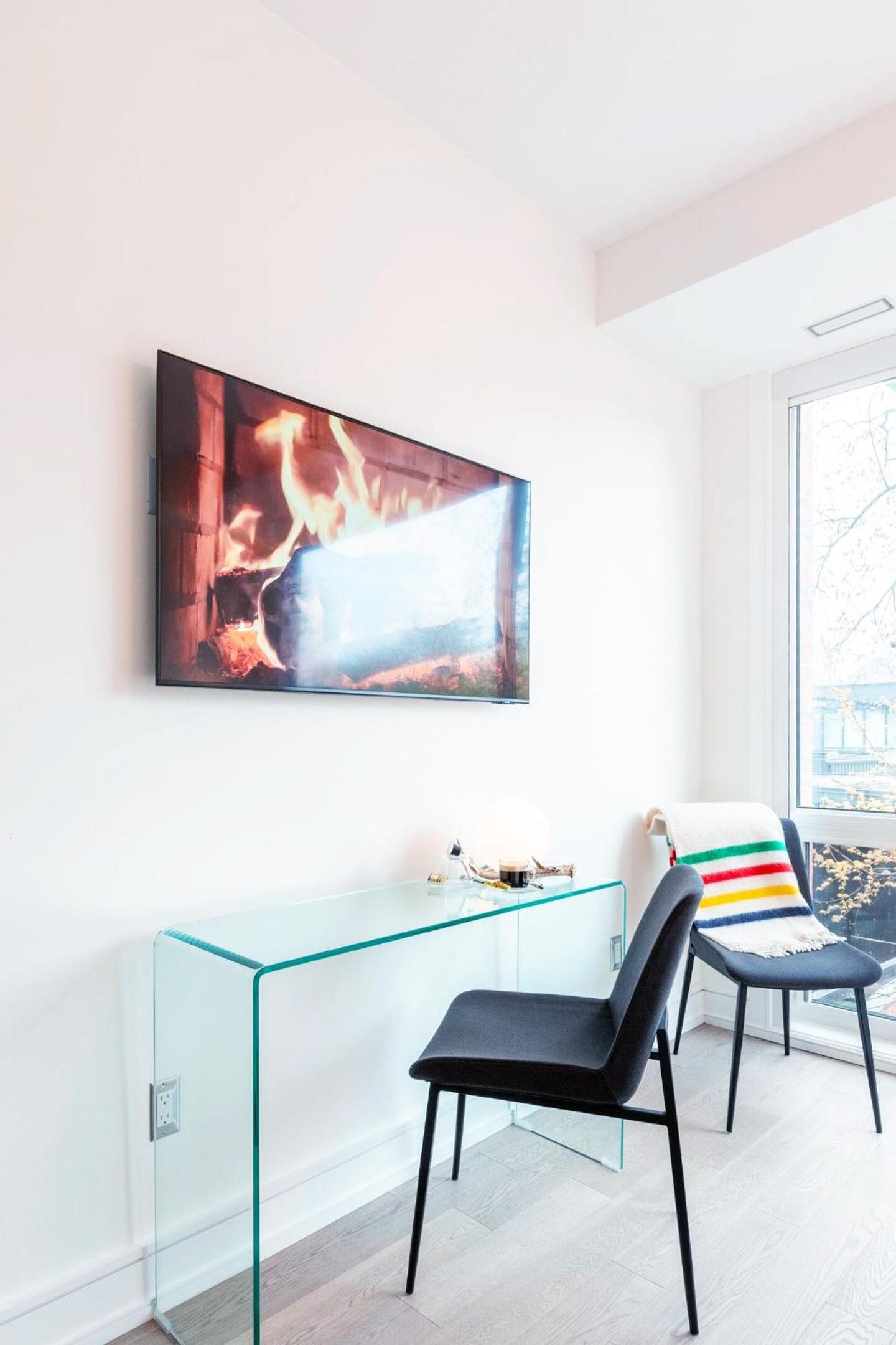 Elegant Downtown Home - Image 2