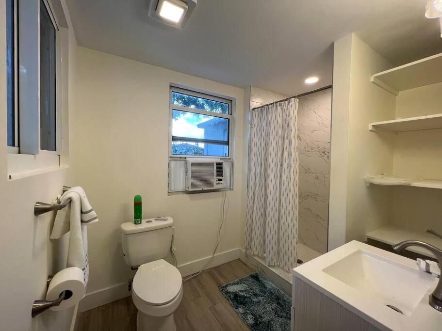 Stylish Delray Beach house next to pool