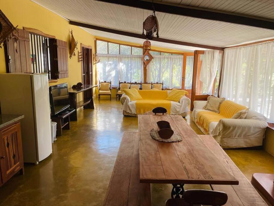 Casa com cachoeiras e contato com a natureza