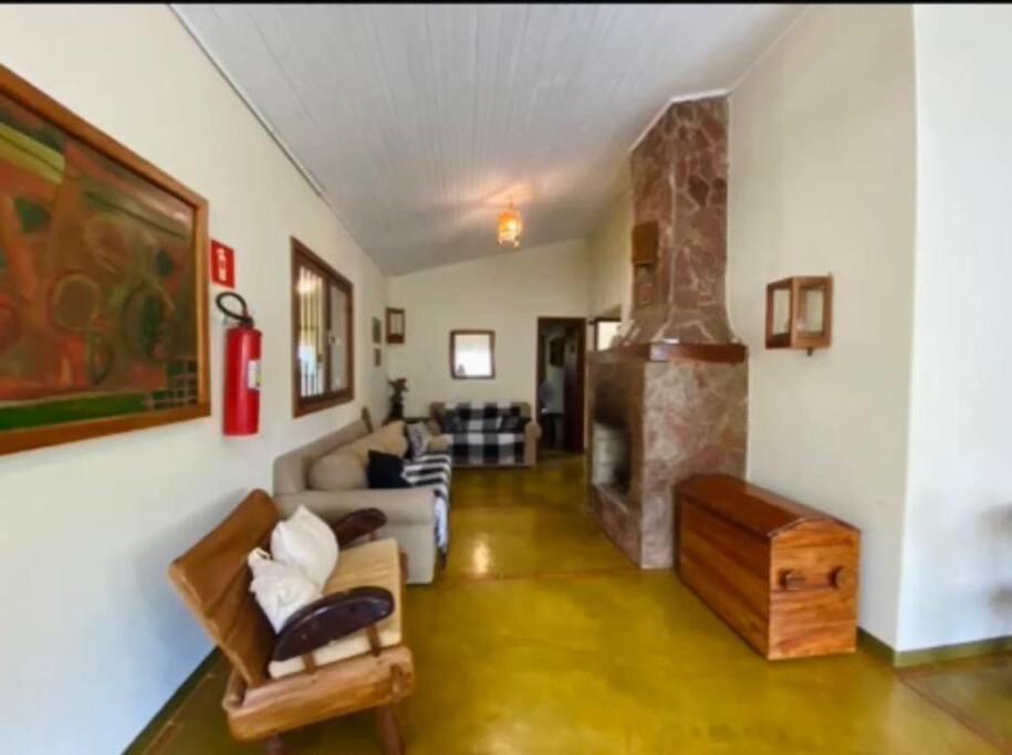 Casa com cachoeiras e contato com a natureza