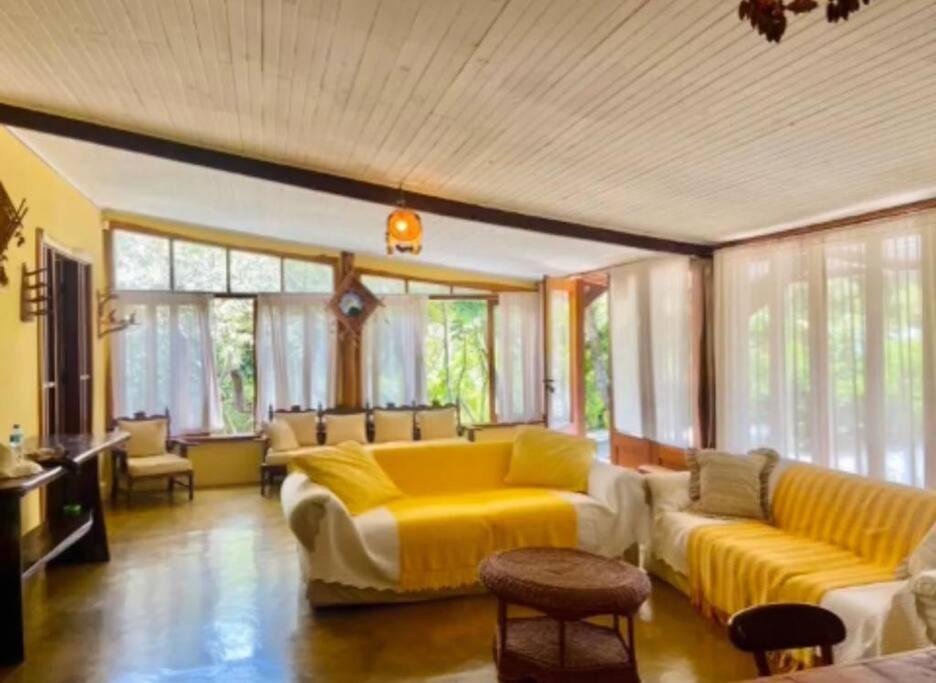 Casa com cachoeiras e contato com a natureza
